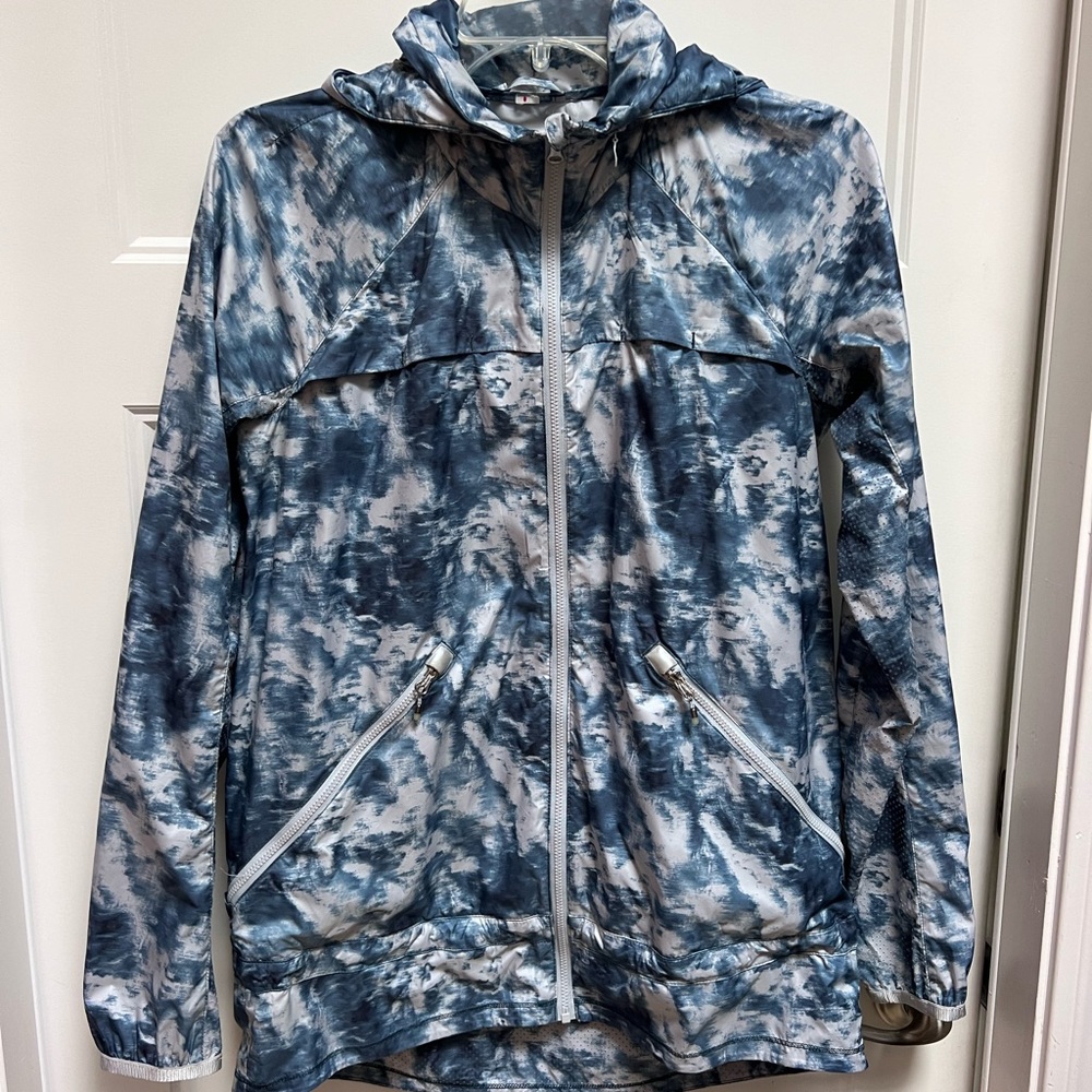 Lululemon Lightweight Adjustable Jacket With Vent… - image 2